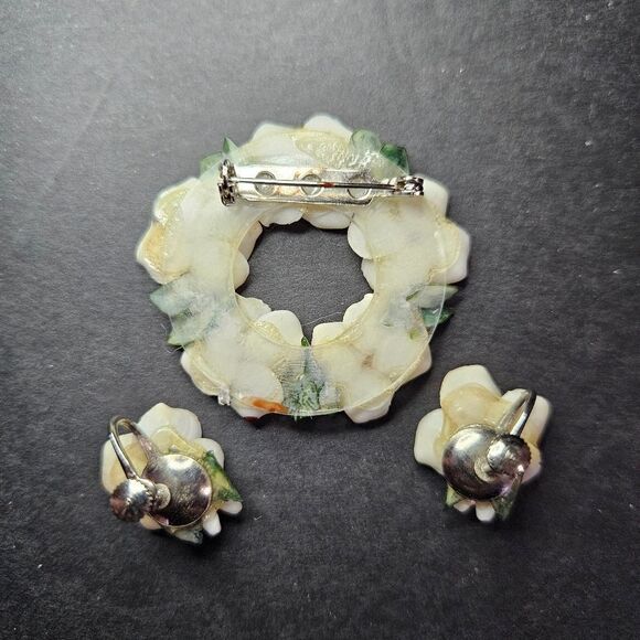 Vintage Hand Crafted Tiny Shell Floral Brooch Pin and Screw Back Earring Set - Picture 5 of 7